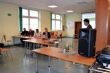 Finanční ředitel Ing. Jan Rýdl ml. právě přednáší informace o předpokládaném vývoji hospodaření v roce 2012.